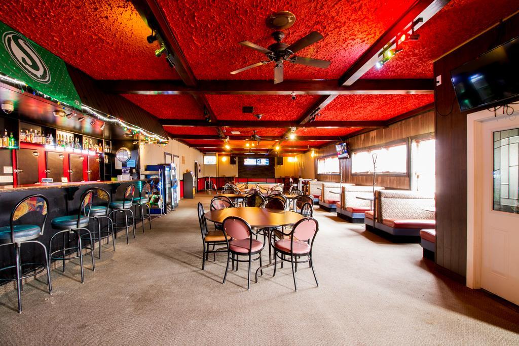 Lagana Hotel Lanigan Exterior photo